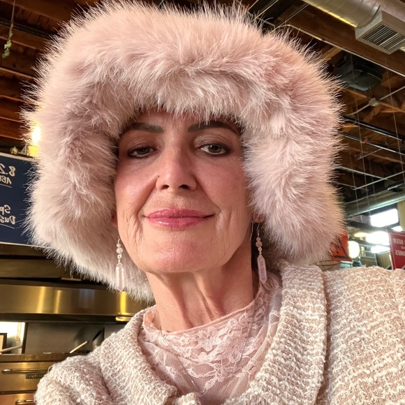 Meet your Posher, Desiree - Picture 1 of 1